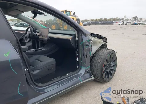 2022 Tesla Model Y Performance Dual Motor All-Wheel Drive z USA, uszkodzony, nr VIN 7SAYGDEFXNF539434